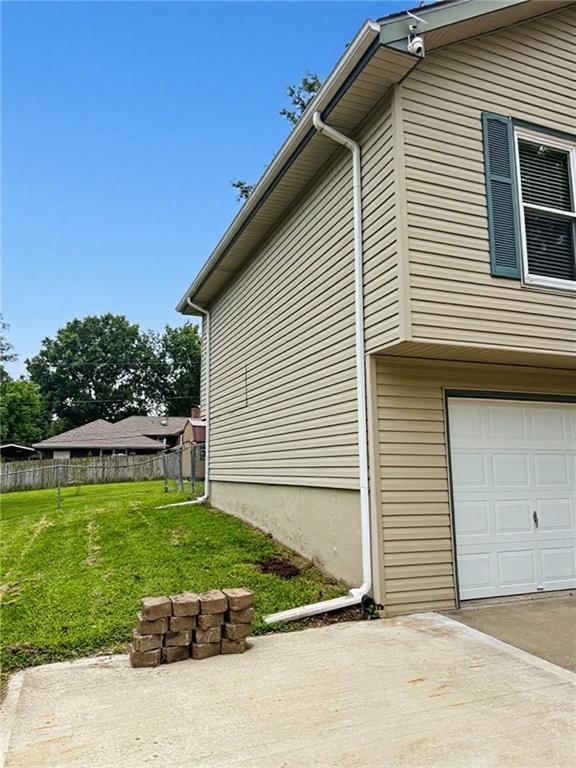 Photo 4 of 23, 1607 NE 114 Street, Kansas City, MO 64155