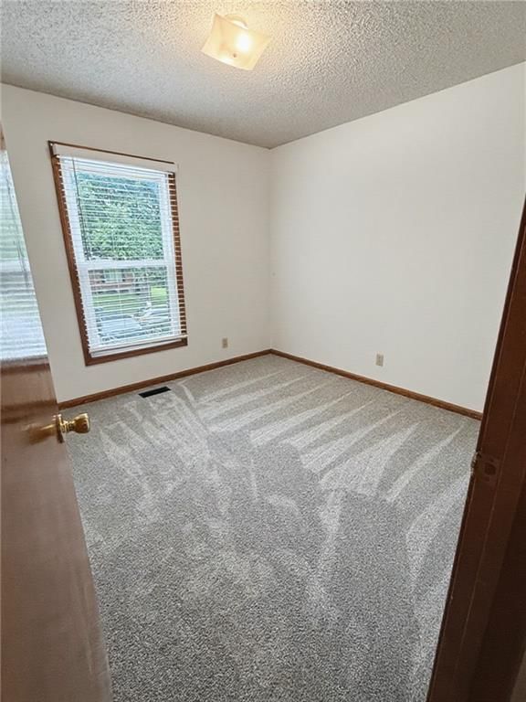 Photo 19 of 23 - 1607 NE 114 Street, Kansas City, MO 64155