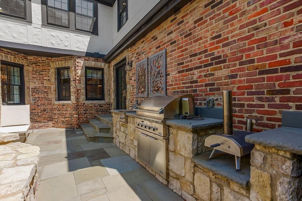 1235 W 57 Terrace — photo 47