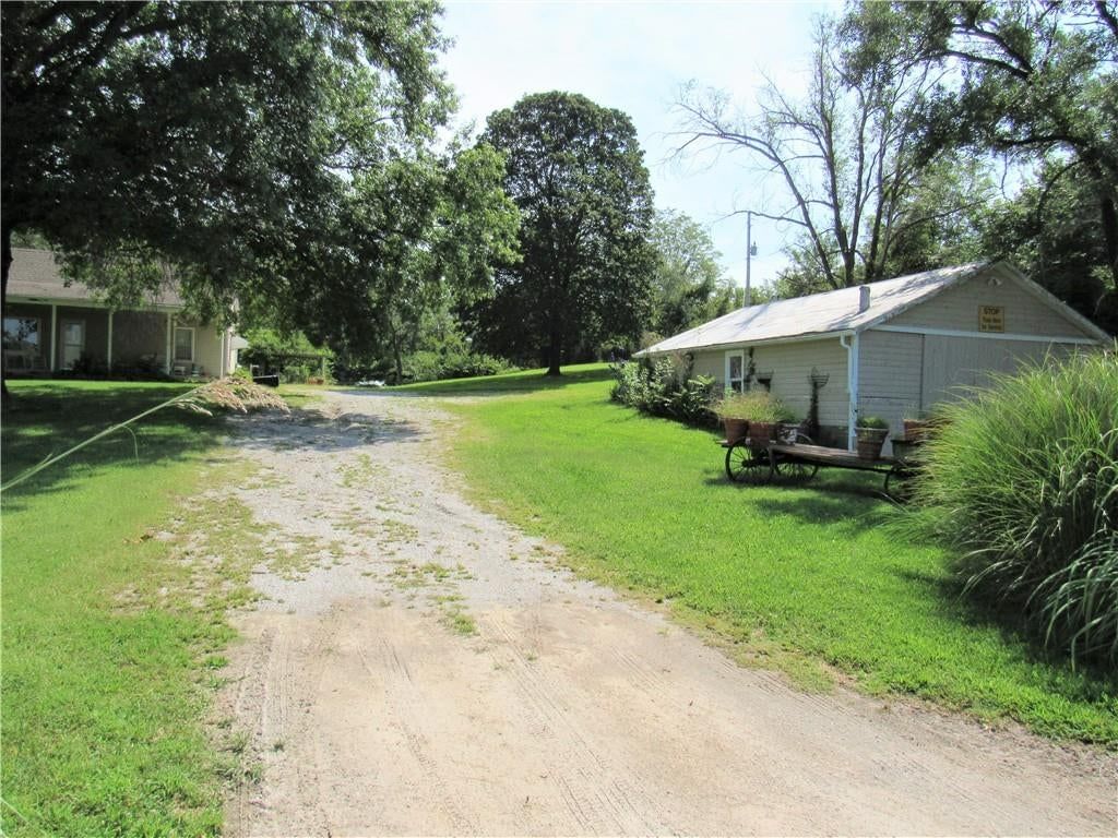 10615 Hillsboro Road — photo 2