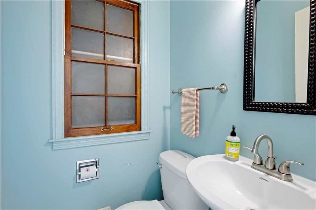 Photo 12 of 27 - 9515 Granada Drive, Overland Park, KS 66207