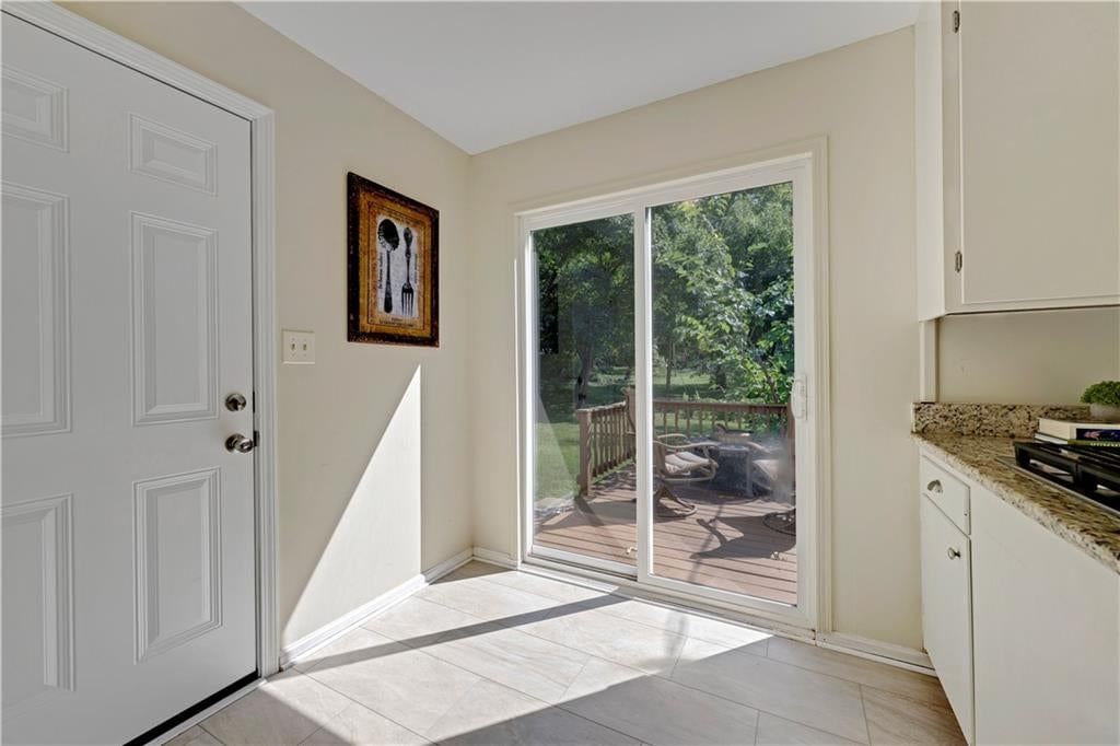 Photo 13 of 27 - 9515 Granada Drive, Overland Park, KS 66207