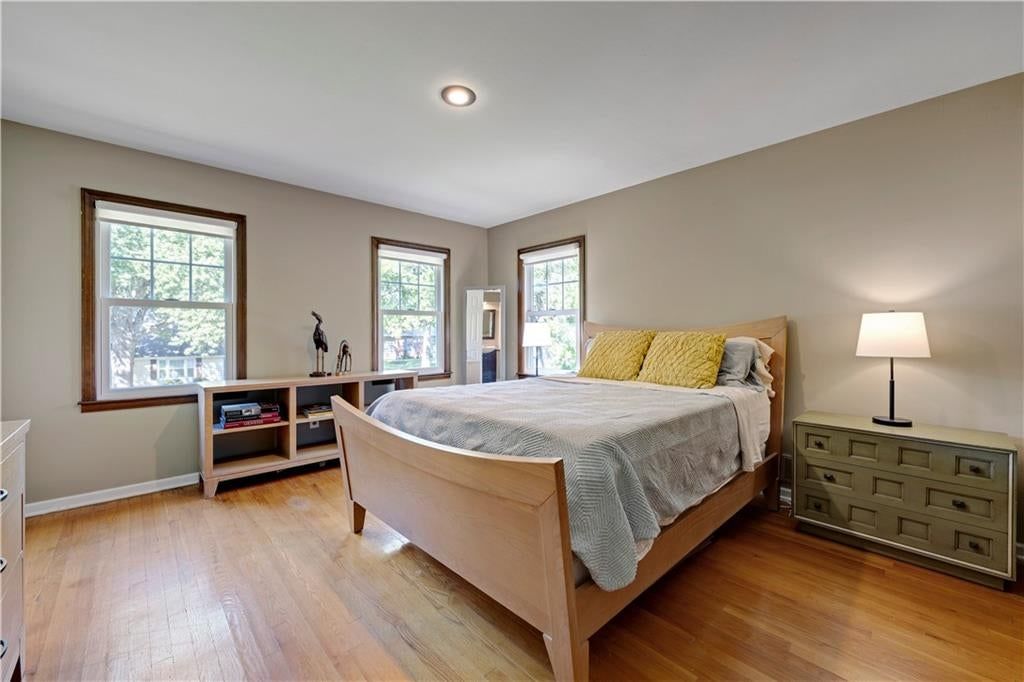 Photo 18 of 27 - 9515 Granada Drive, Overland Park, KS 66207