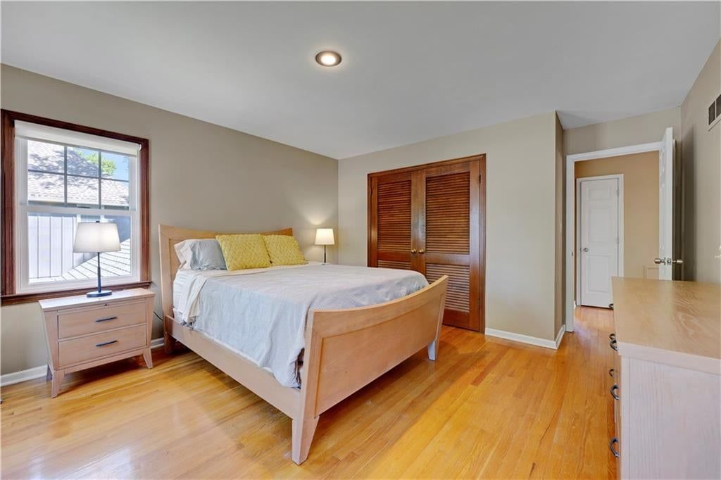 Photo 19 of 27 - 9515 Granada Drive, Overland Park, KS 66207