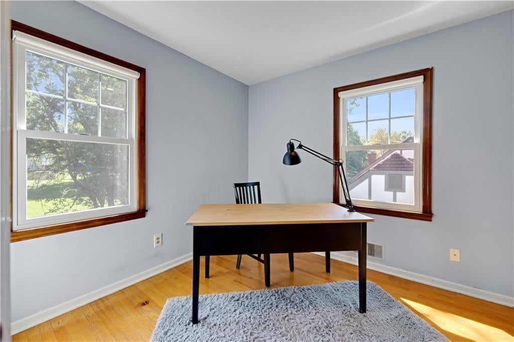 Photo 22 of 27 - 9515 Granada Drive, Overland Park, KS 66207
