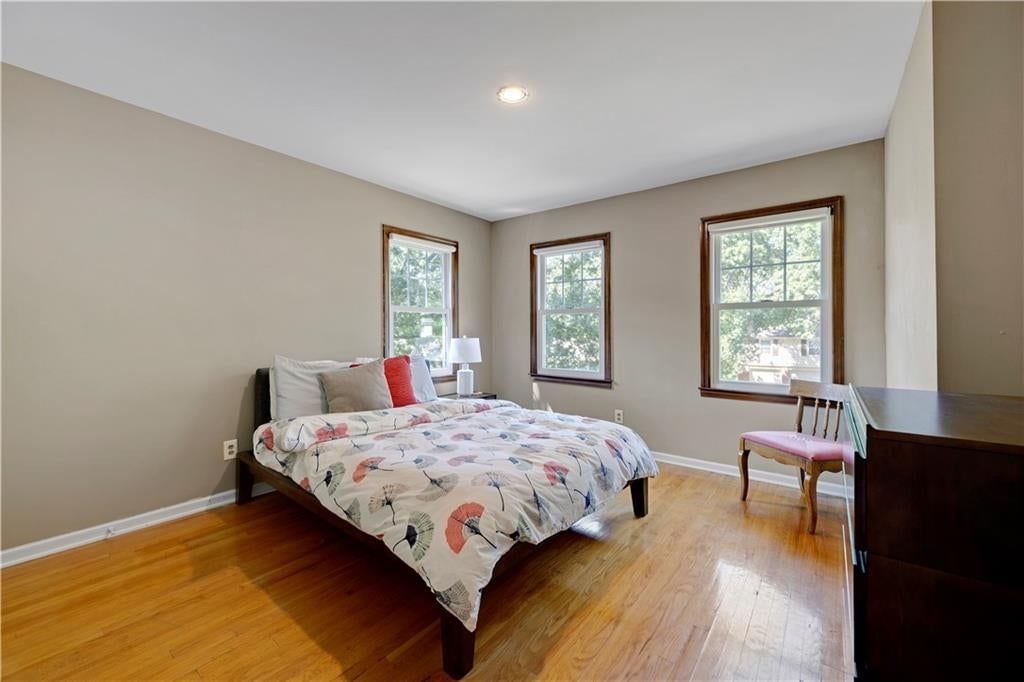 Photo 23 of 27 - 9515 Granada Drive, Overland Park, KS 66207
