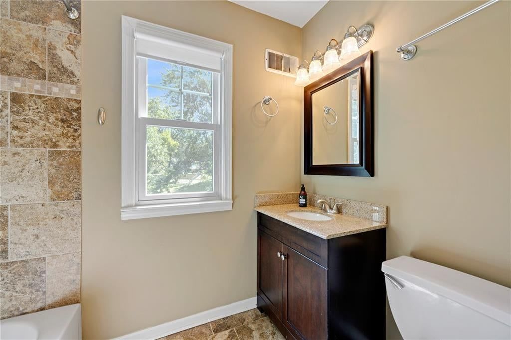 Photo 24 of 27 - 9515 Granada Drive, Overland Park, KS 66207