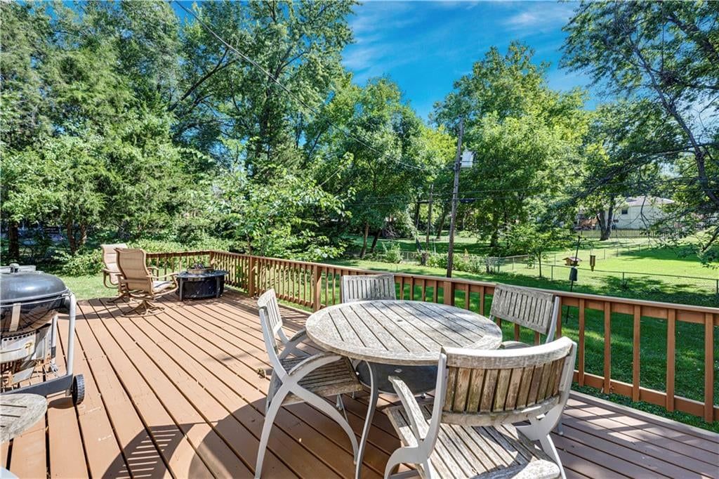 Photo 27 of 27 - 9515 Granada Drive, Overland Park, KS 66207