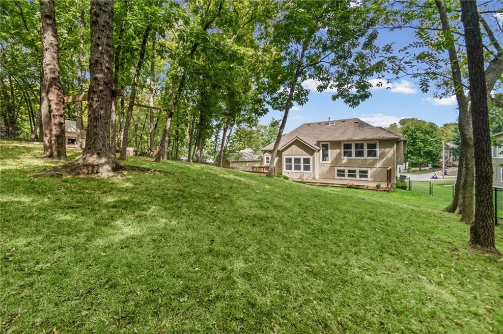 510 SW Foot Hill Drive, Grain Valley, MO: listing photo 2