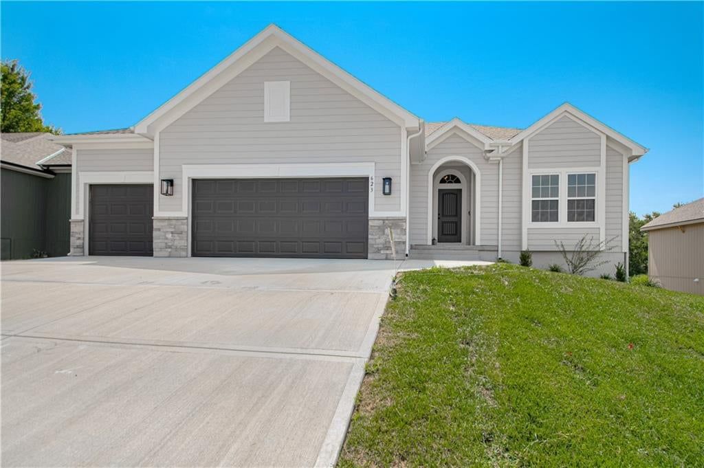 1111 Oak Ridge Street, Kearney, MO