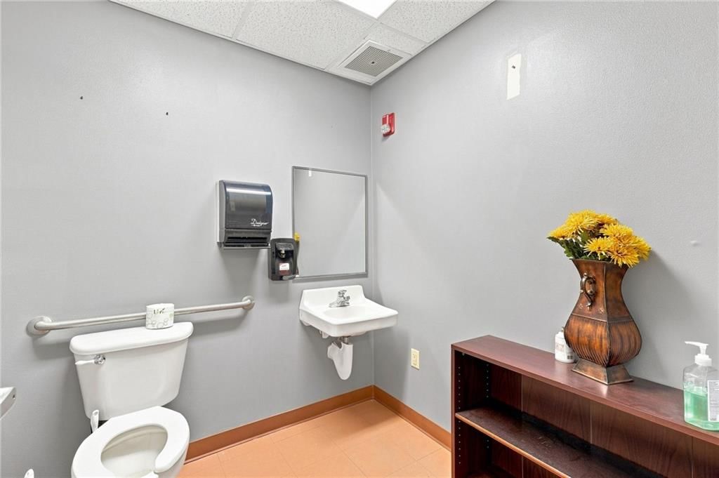 274 N Industrial Drive — photo 15