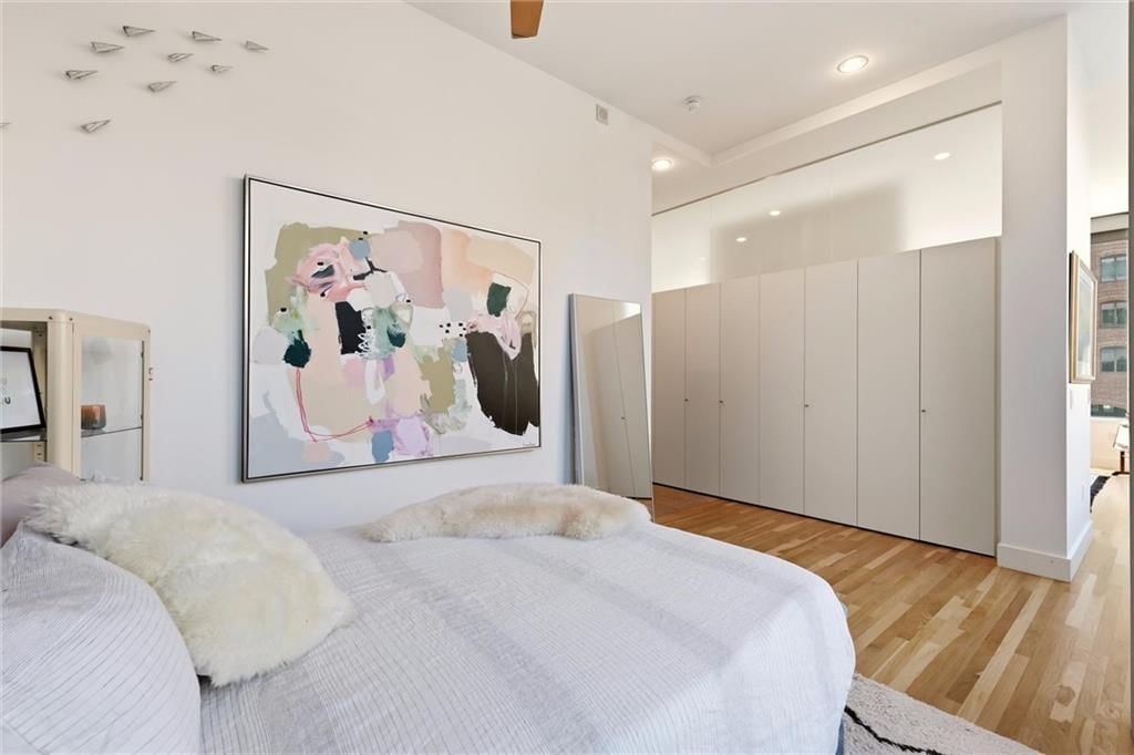 4646 Broadway Street — photo 29