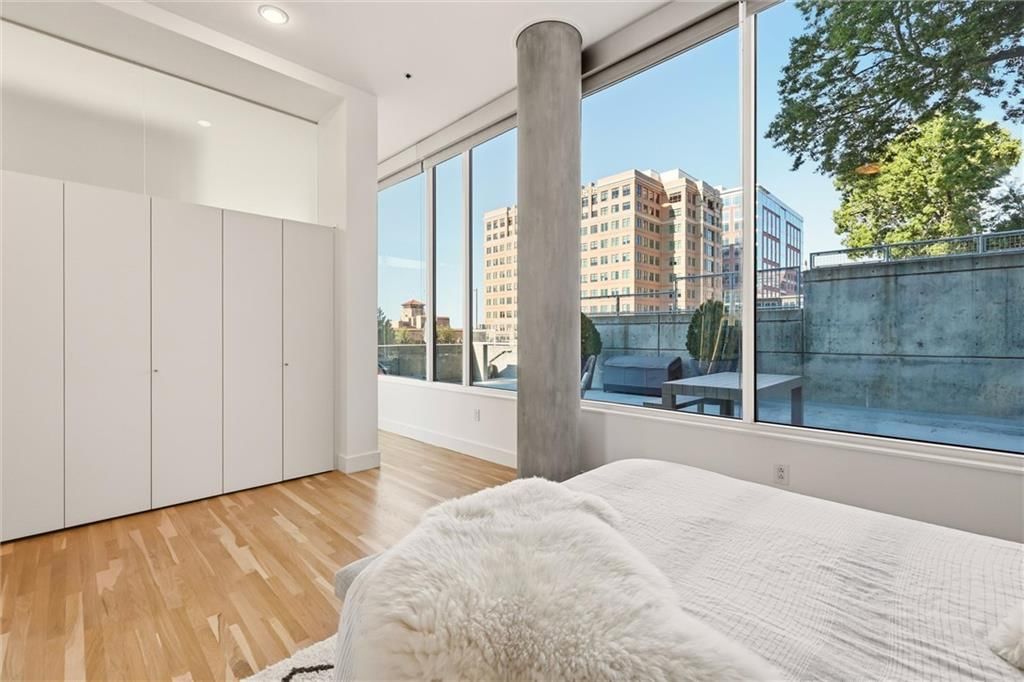 4646 Broadway Street — photo 30