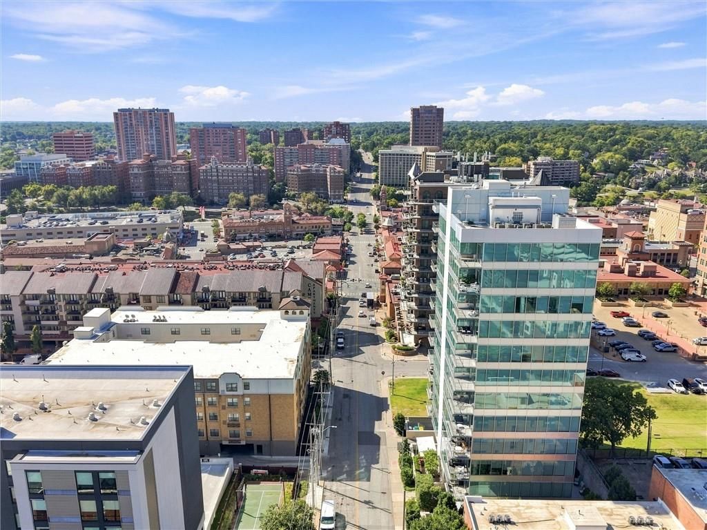 4646 Broadway Street — photo 51