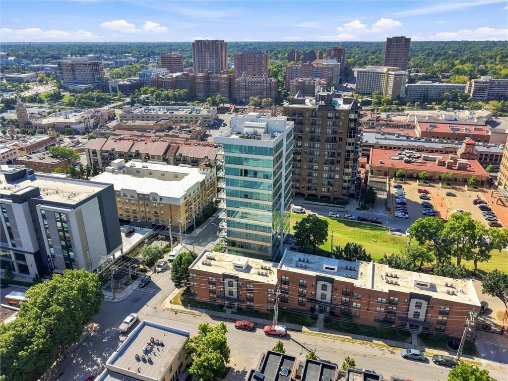 4646 Broadway Street — photo 52