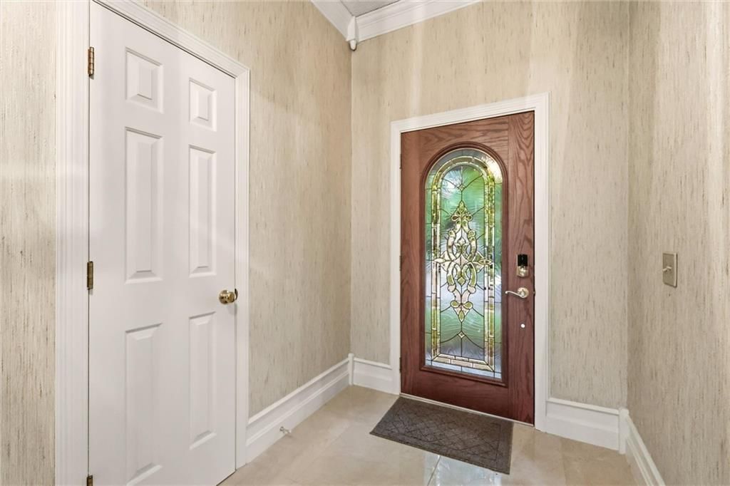 7716 Acuff Lane, Lenexa, KS: listing photo 3