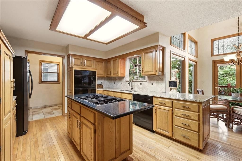 Photo 10 of 45 - 7716 Acuff Lane, Lenexa, KS 66216