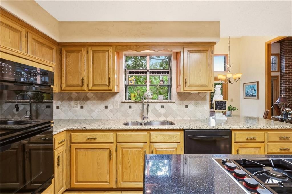 Photo 13 of 45 - 7716 Acuff Lane, Lenexa, KS 66216