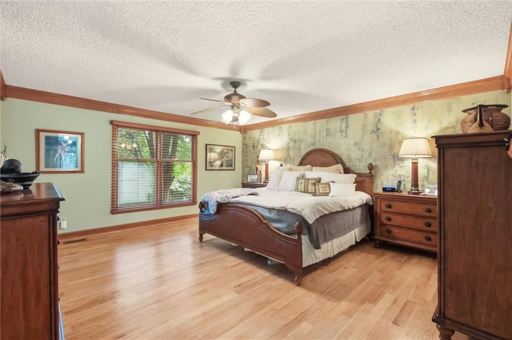 Photo 19 of 45 - 7716 Acuff Lane, Lenexa, KS 66216