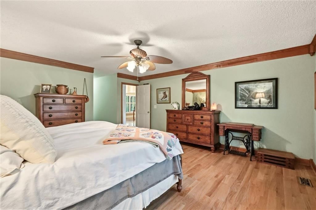 Photo 21 of 45 - 7716 Acuff Lane, Lenexa, KS 66216