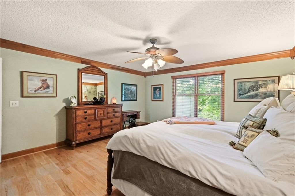 Photo 22 of 45 - 7716 Acuff Lane, Lenexa, KS 66216