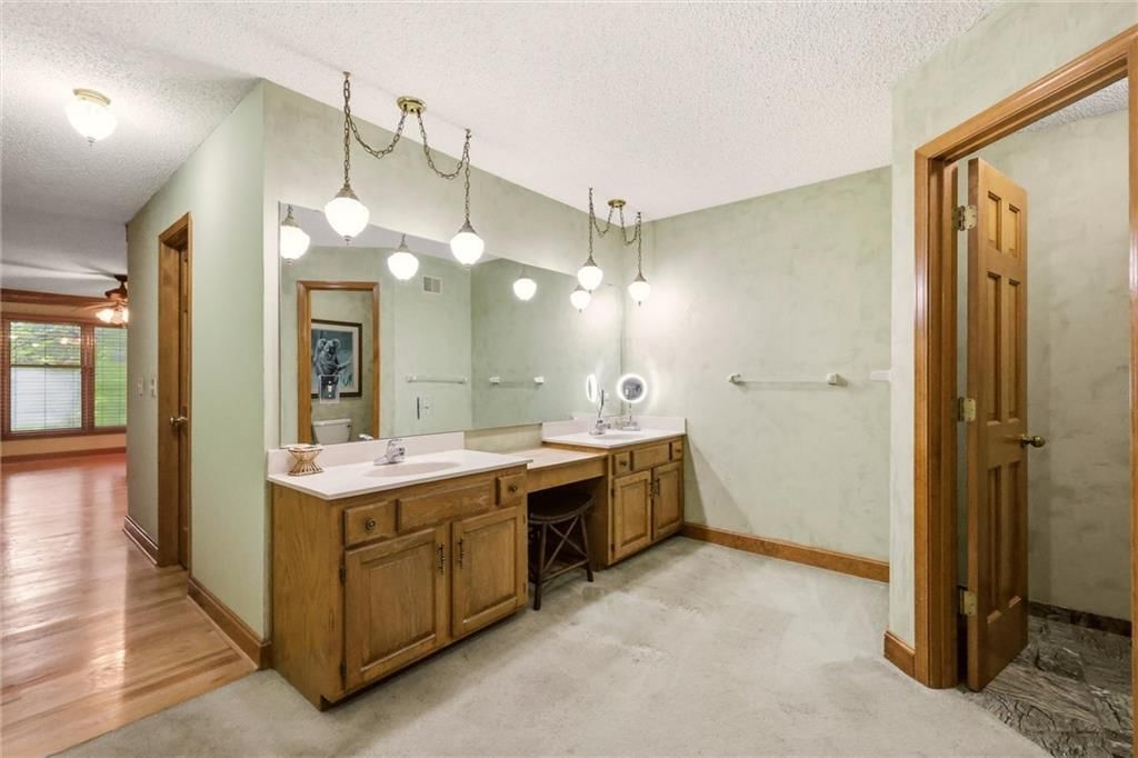 Photo 23 of 45 - 7716 Acuff Lane, Lenexa, KS 66216