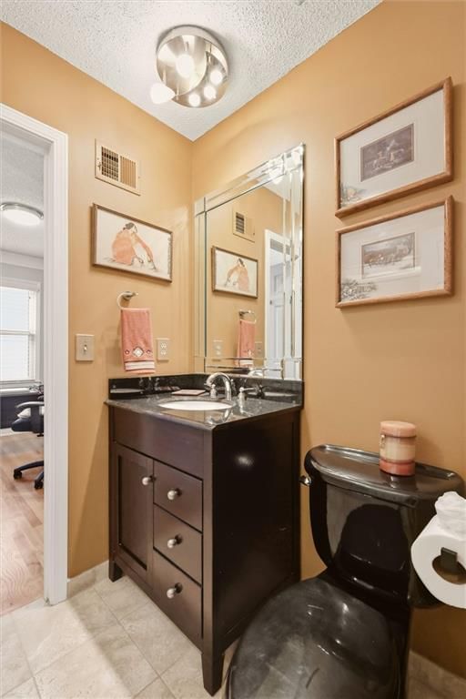 Photo 27 of 45 - 7716 Acuff Lane, Lenexa, KS 66216