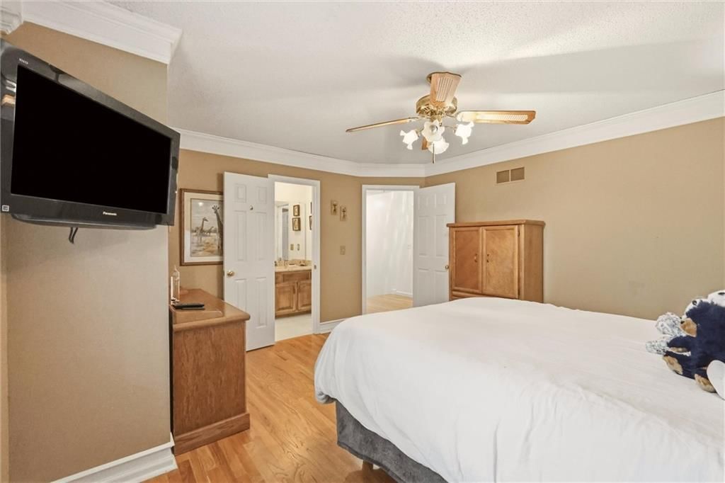 Photo 32 of 45 - 7716 Acuff Lane, Lenexa, KS 66216