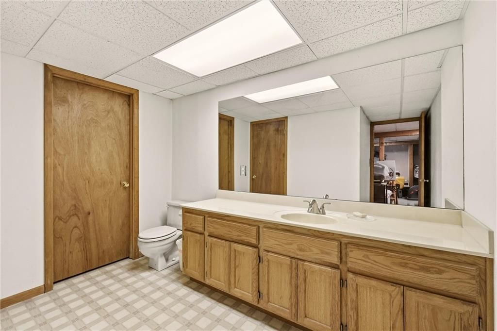 Photo 34 of 45 - 7716 Acuff Lane, Lenexa, KS 66216