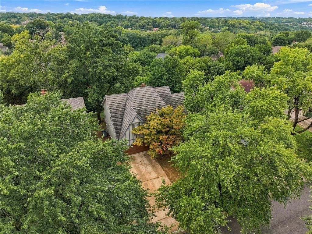 Photo 40 of 45 - 7716 Acuff Lane, Lenexa, KS 66216