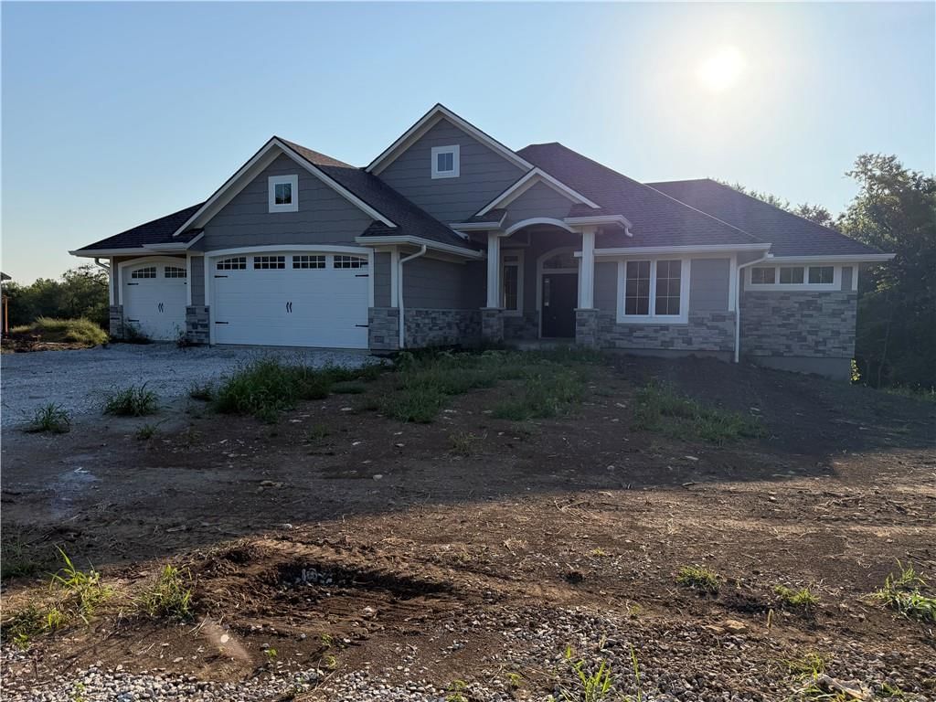 12215 S Eagle Crest Drive, Lee's Summit, MO