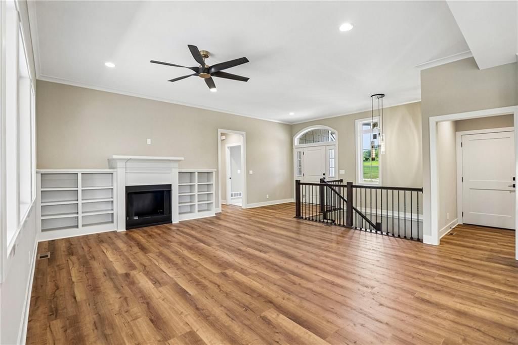 12215 S Eagle Crest Drive, Lee's Summit, MO: listing photo 3
