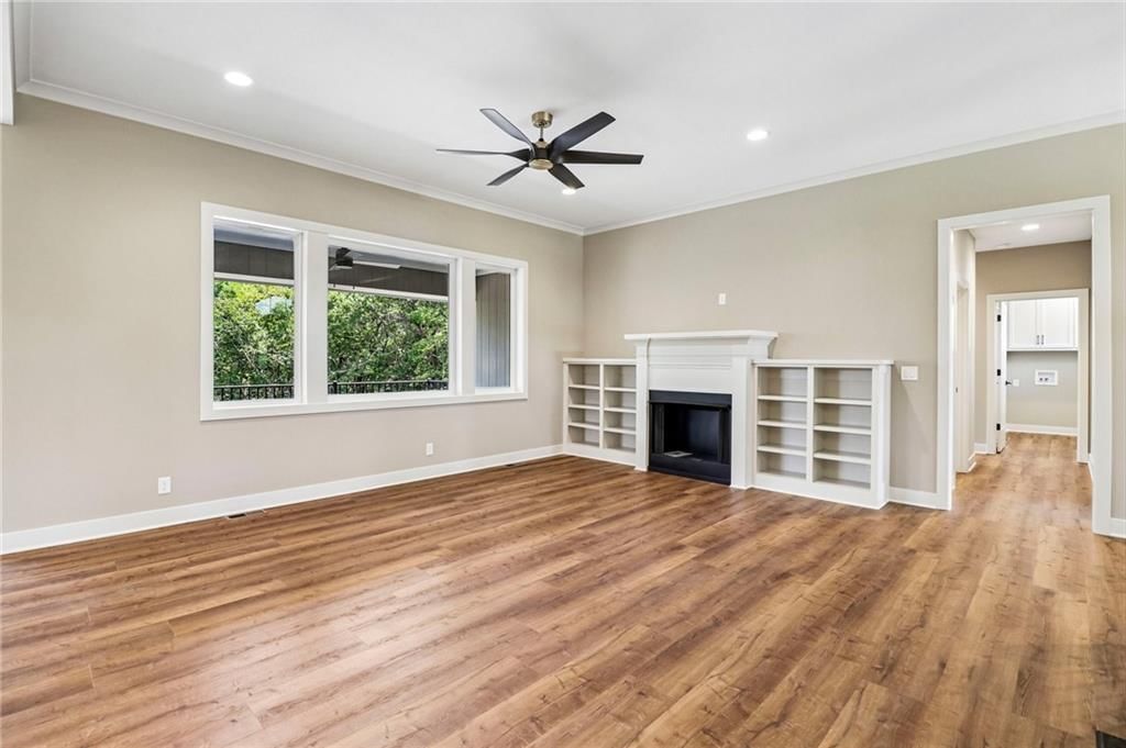 Photo 4 of 23 - 12215 S Eagle Crest Drive, Lee's Summit, MO 64086