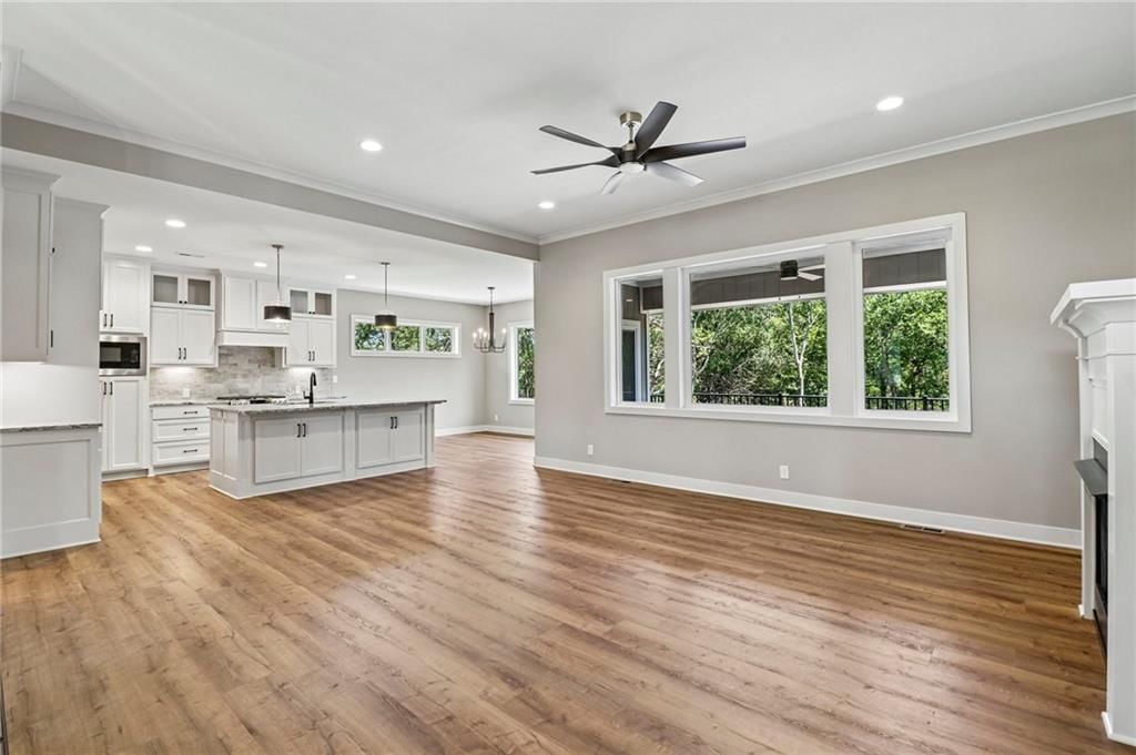 Photo 5 of 23 - 12215 S Eagle Crest Drive, Lee's Summit, MO 64086