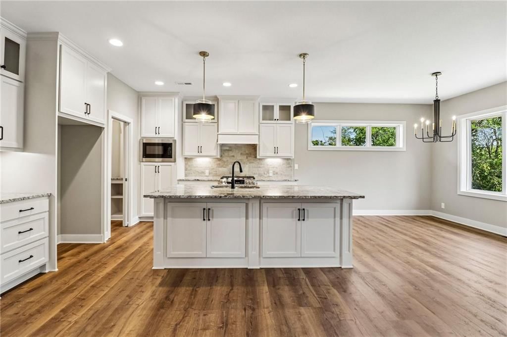 Photo 6 of 23, 12215 S Eagle Crest Drive, Lee's Summit, MO 64086