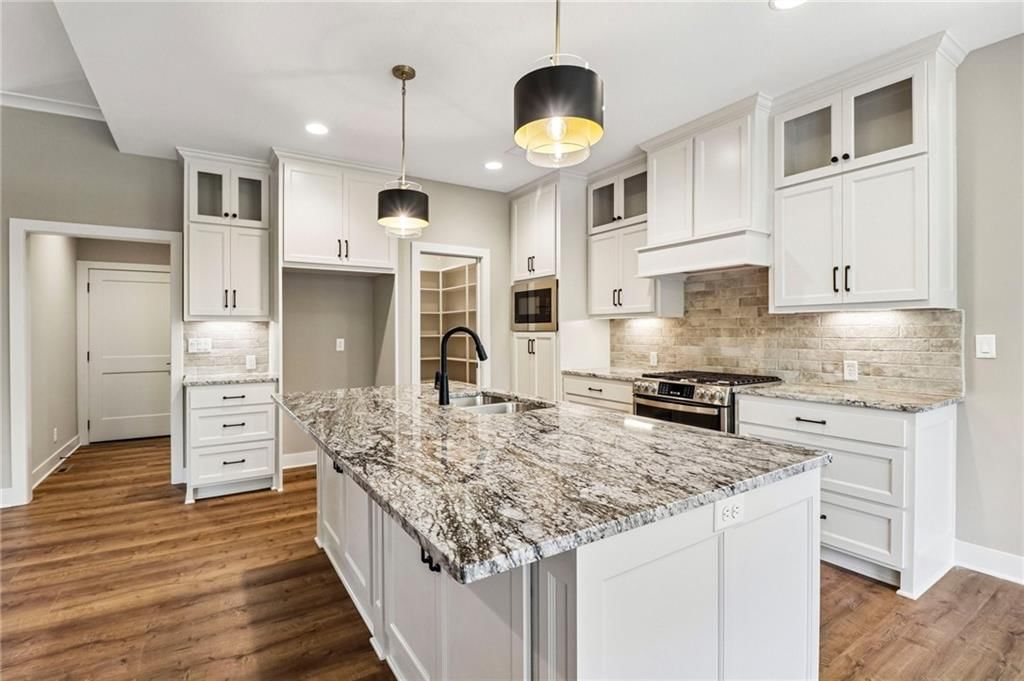 Photo 8 of 23, 12215 S Eagle Crest Drive, Lee's Summit, MO 64086