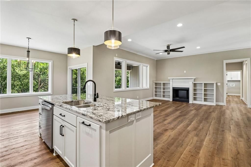 Photo 10 of 23 - 12215 S Eagle Crest Drive, Lee's Summit, MO 64086