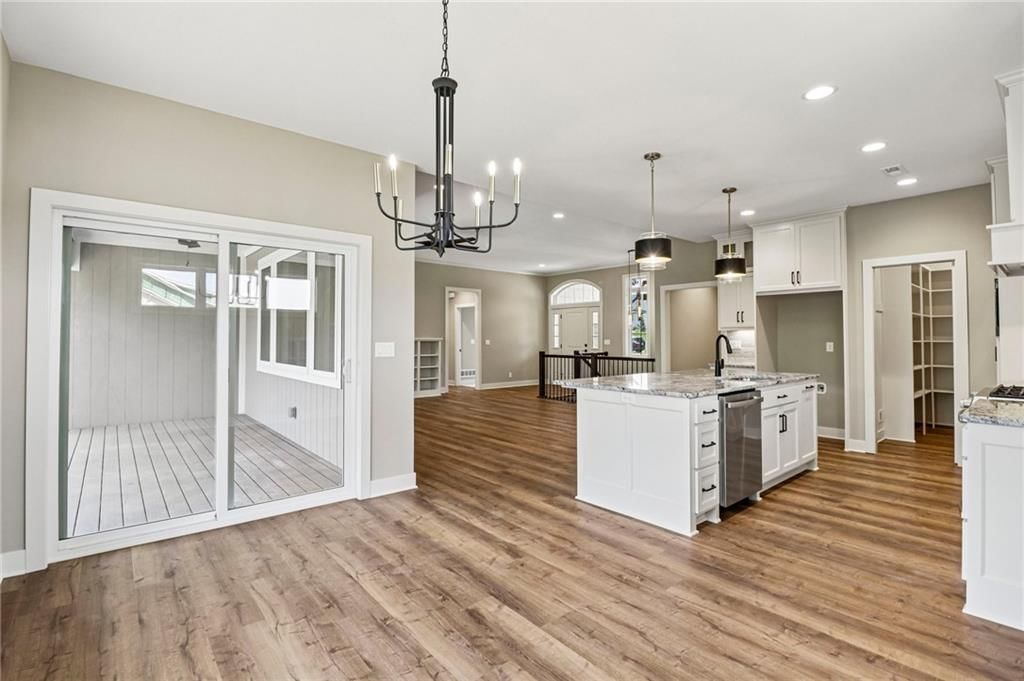 Photo 12 of 23 - 12215 S Eagle Crest Drive, Lee's Summit, MO 64086