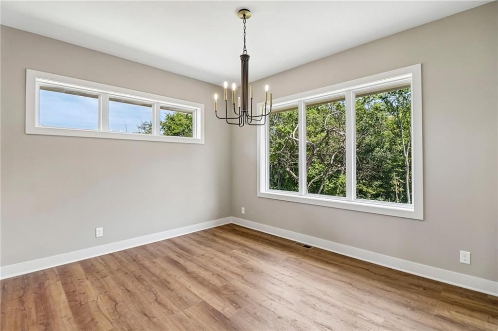 Photo 14 of 23 - 12215 S Eagle Crest Drive, Lee's Summit, MO 64086