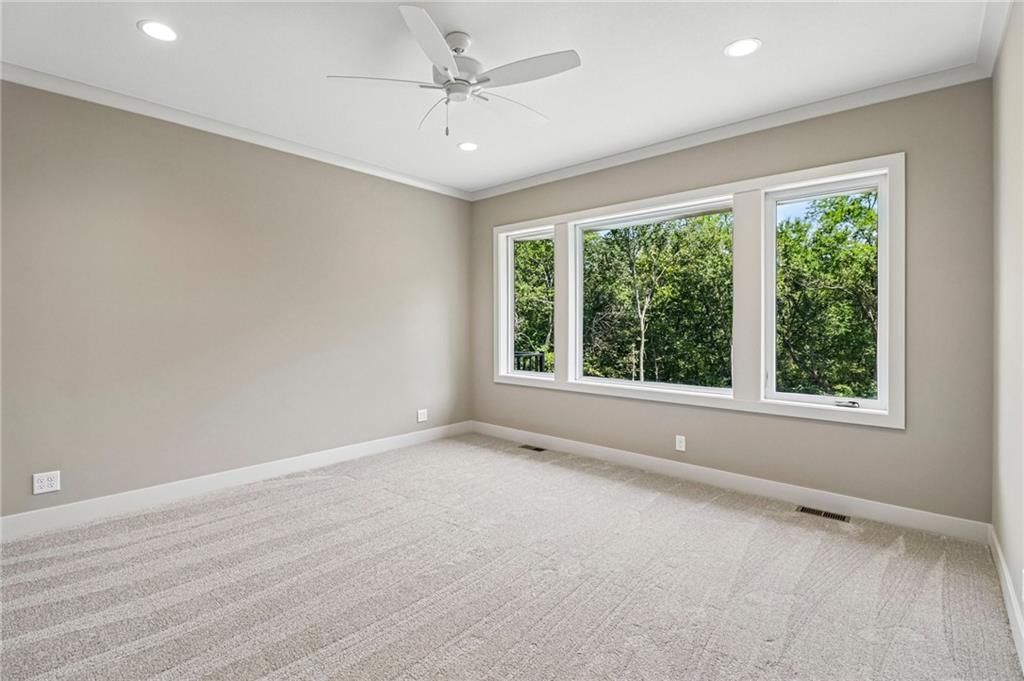 Photo 20 of 23 - 12215 S Eagle Crest Drive, Lee's Summit, MO 64086