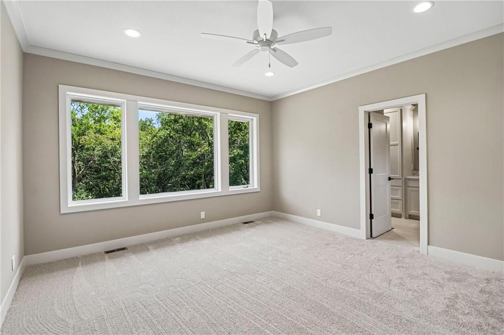 Photo 21 of 23 - 12215 S Eagle Crest Drive, Lee's Summit, MO 64086