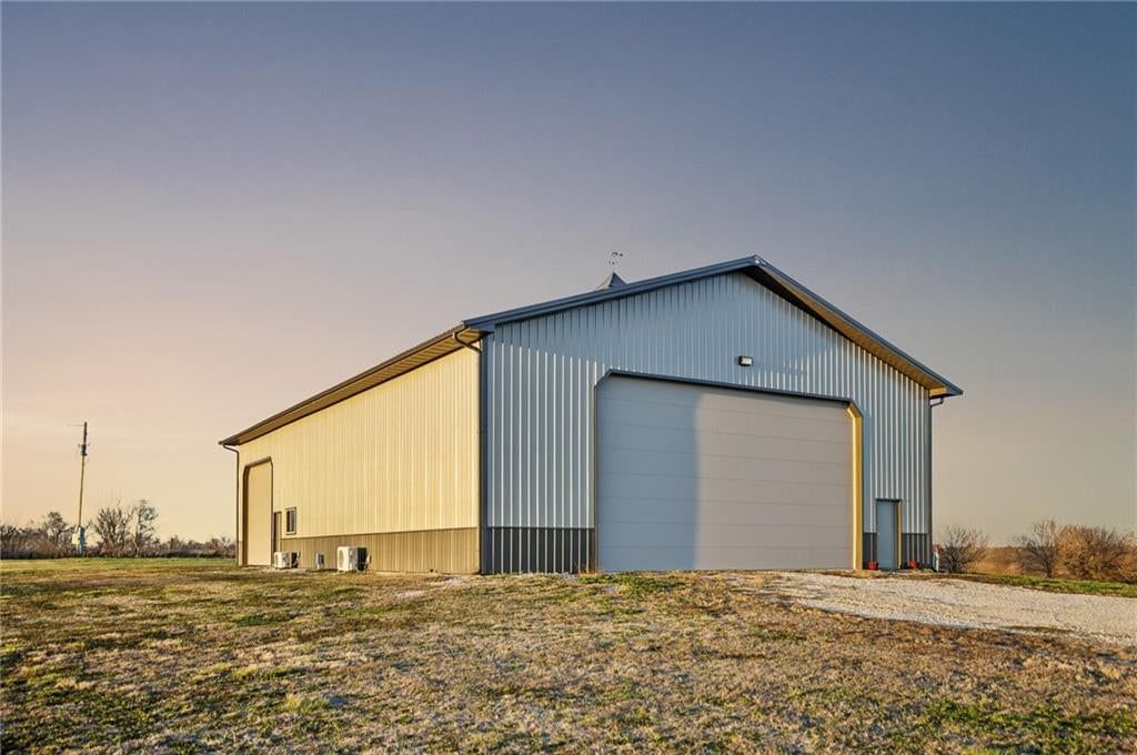 598 S Highway 65 — photo 31