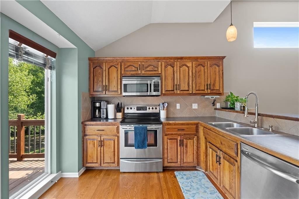 8715 N ROBINHOOD Avenue — photo 12