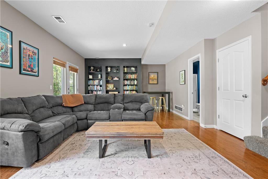 8715 N ROBINHOOD Avenue — photo 27