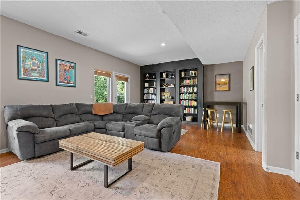 8715 N ROBINHOOD Avenue — photo 28
