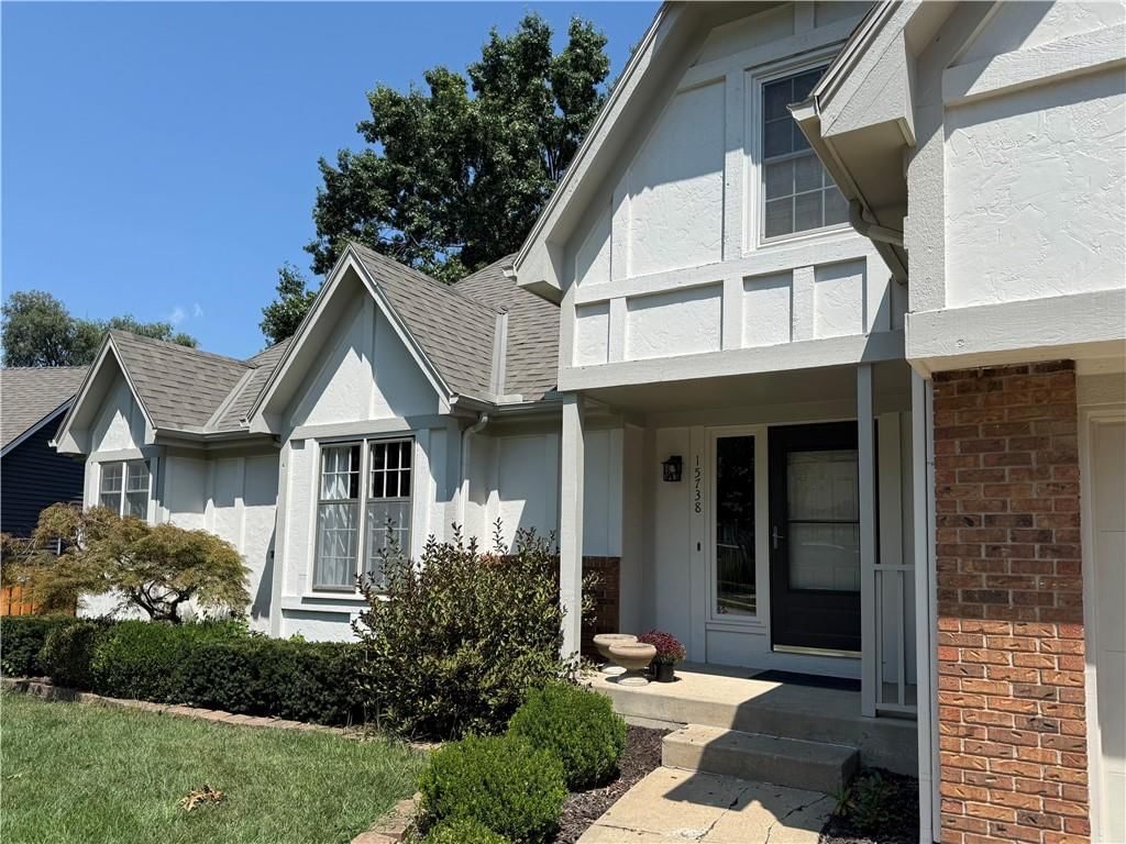 15738 W 148th Terrace, Olathe, KS: listing photo 2