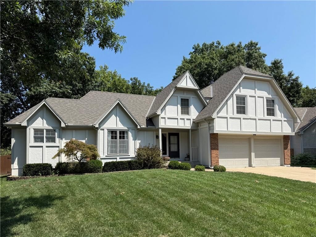 15738 W 148th Terrace, Olathe, KS: listing photo 3