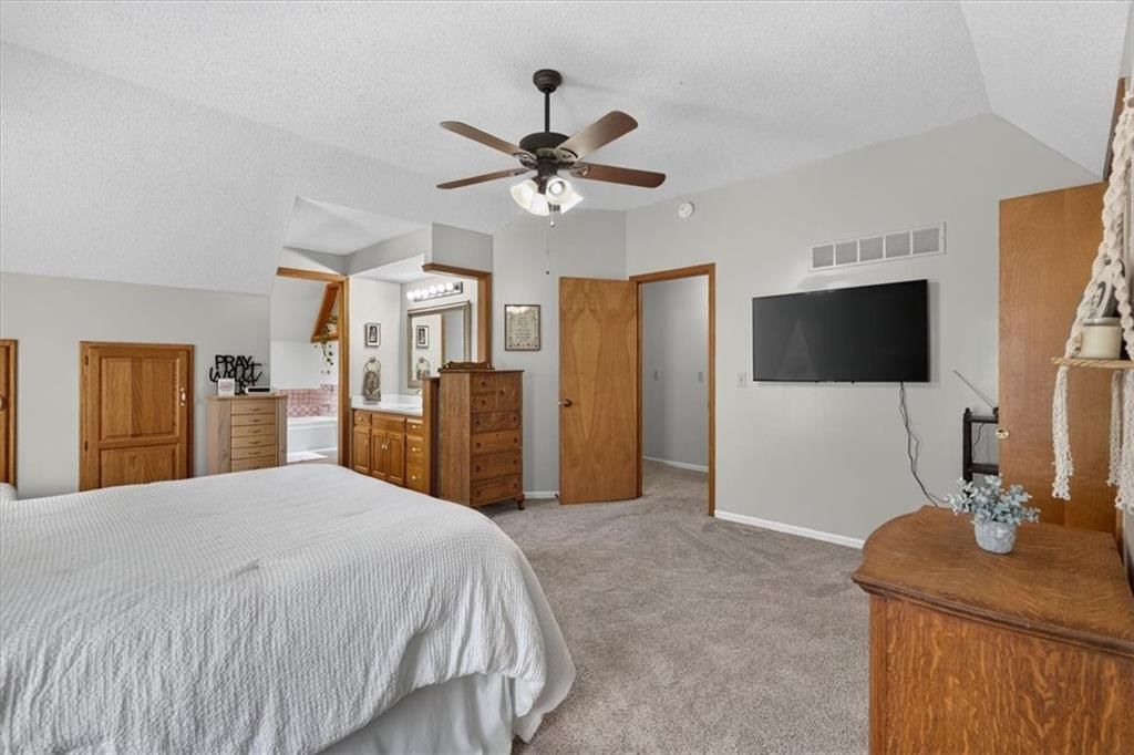 Home office at 15738 W 148th Terrace, Olathe, KS 66062