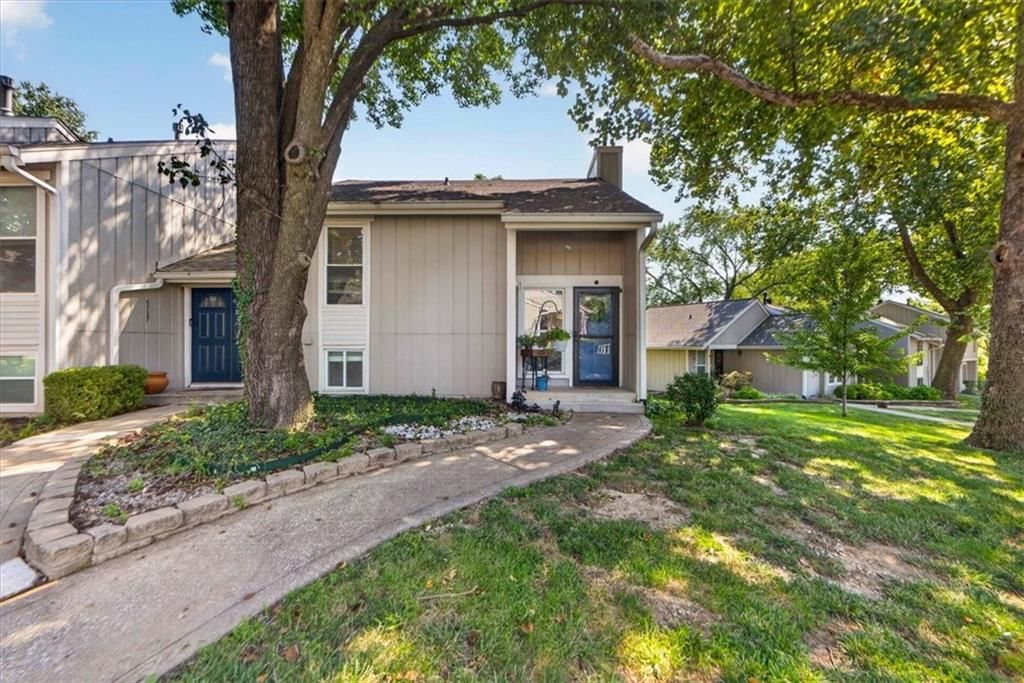 Photo 6 of 34 - 5725 N Oregon Avenue, Kansas City, MO 64151