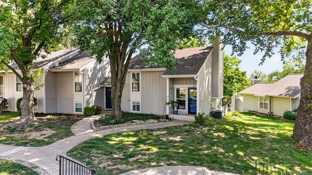 Photo 7 of 34 - 5725 N Oregon Avenue, Kansas City, MO 64151